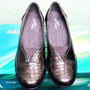 Women's 7.5 WW Easy Street Chive Flats Pewter Pattern Croc NIB